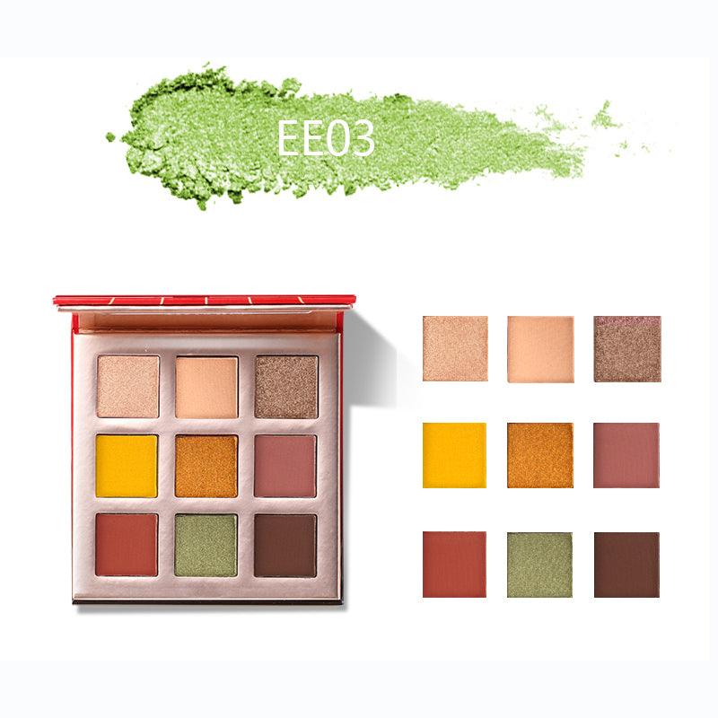 2Bmagic soft glam eyeshadow palette detail